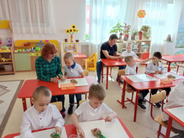 Мастер-класс для родителей и детей по декоративно-прикладному творчеству Мастер-класс для родителей и детей по декоративно-прикладному творчеству.