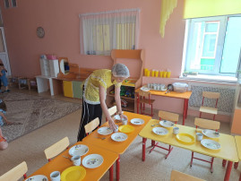 В наш детский сад приходят работать подростки, которым исполнилось 14 лет В наш детский сад приходят работать подростки, которым исполнилось 14 лет.
